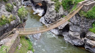 1 day excursion to Qeswachaka bridge and the 4 lagoons - Qeswachaka bridge: Inca suspension engineering, plus a reality check
