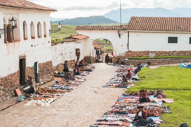 2 Day Sacred Valley and Machu Picchu Guided Tour from Cusco - The return cycle: train at 19:00 and arrival in Cusco by 22:00