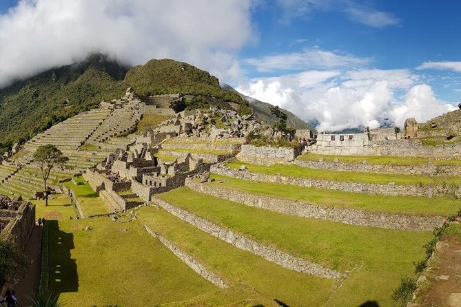 2-Day Sacred Valley & Machu Picchu Group Tour from Cusco - Day 1: Moray’s experimental terraces and why it’s more than stairs