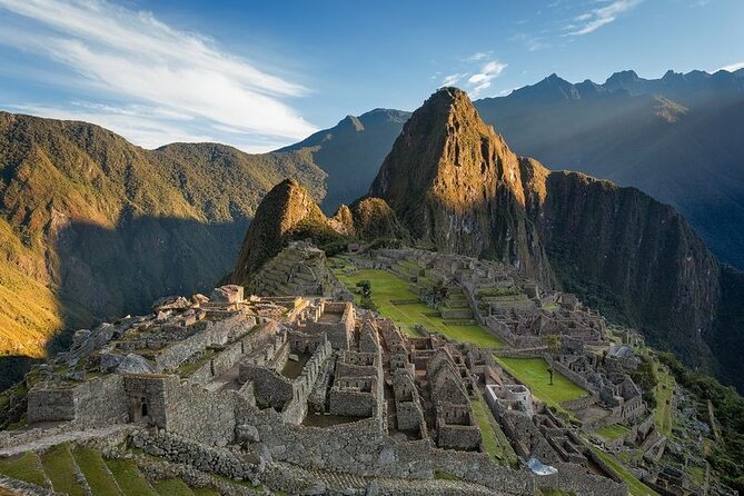 2-Day Short Inca Trail to Machu Picchu - Early walk to Machu Picchu: the postcard reveal happens fast