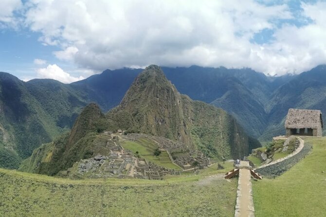 2-Day Tour in Sacred Valley and Machu Picchu from Cusco - Day 1: Pisac first thing, with guided time built in