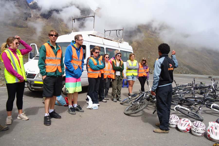 4 Days Inca Jungle Adventure to Machu Picchu - Cocalmayo hot springs and Vilcanota River time: comfort that makes the next day easier
