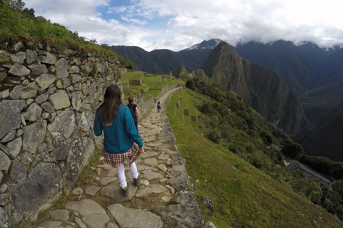 4 Days Inca Trail To Machu Picchu - Day 3: 15 km of Inca waypoints to Phuyupatamarca and Wiñaywayna