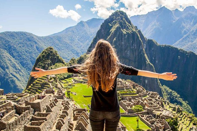 5 Day - Tour to Machu Picchu Traditional - Group service - Ollantaytambo: old streets, canals, and a town that still lives