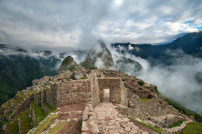 6-Day Cultural Tour to Machu Picchu - Day 2: Sacsayhuamán, the Temple of the Moon, and the move toward Ollantaytambo