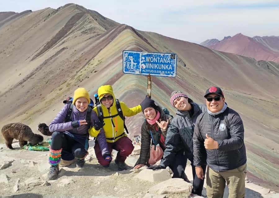 7 Colors Mountain Tour + Red Valley - Cusipata breakfast and lunch: built-in fuel for altitude