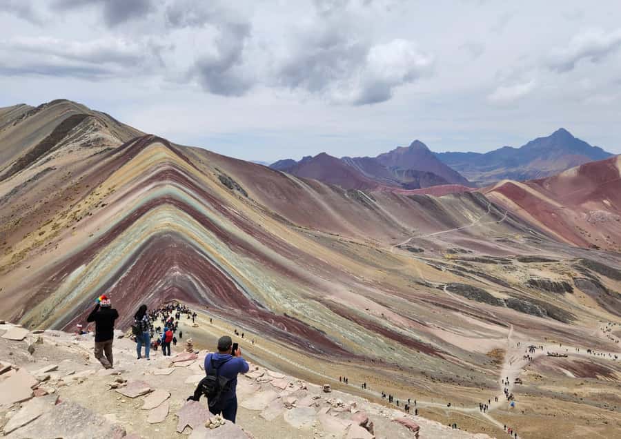 7 Colors Mountain Tour + Red Valley - Group size and guide support: what you’re paying for