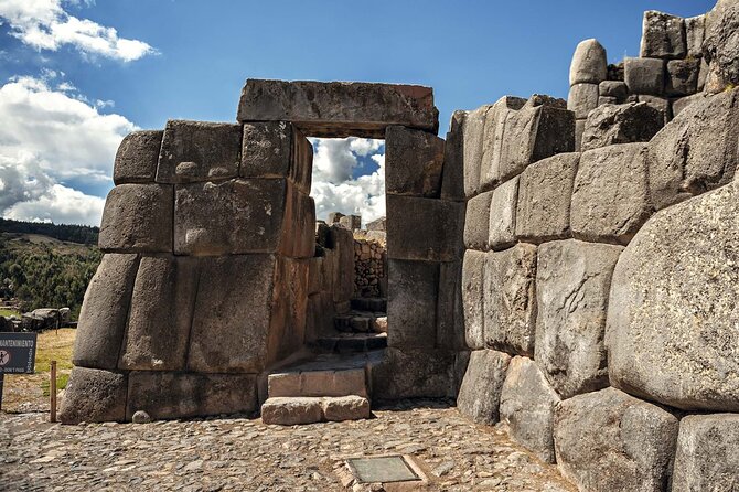 Cusco 7 days Tour in Machu Picchu, Humantay Lake and Vinicunca - Sacred Valley Day: Pisac crafts, Ollantaytambo streets, and the train to Aguas Calientes
