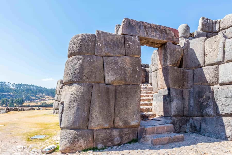 Cusco: City and Nearby Ruins 5-Hour Guided Tour - The mid-tour textile stop: plan for possible shopping time
