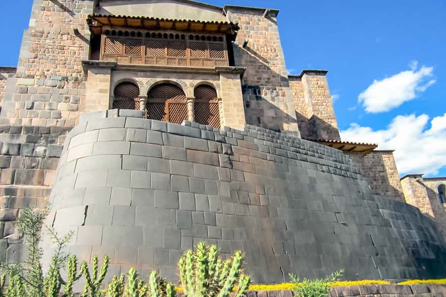 Cusco: City and Nearby Ruins 5-Hour Guided Tour - Sacsayhuamán’s huge stone walls and the 180-ton reality check
