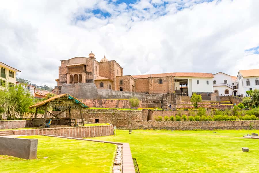 Cusco: City and Nearby Ruins 5-Hour Guided Tour - Qenqo (Zigzag): carved stone, hidden passages, and likely ritual use