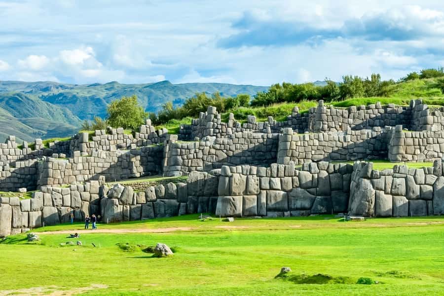 Cusco: City and Nearby Ruins 5-Hour Guided Tour - Tambomachay and Puka Pukara: baths and a lookout point