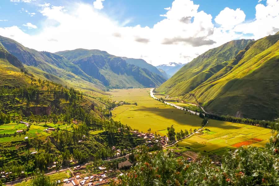 Cusco: Full-Day Sacred Valley History Tour - Písac market: color, trade, and Inca terrace geometry