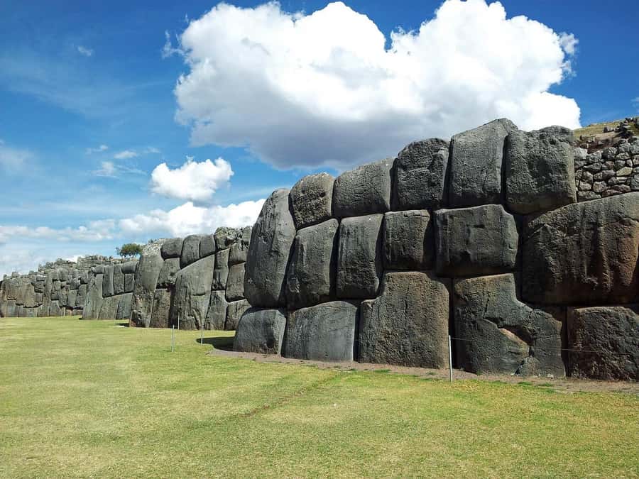Cusco: Half-Day City Tour with Sacsayhuaman and Q'enco - Sacsayhuamán: the fortress stop with the big-city panorama