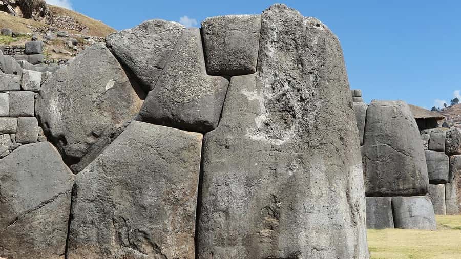 Cusco: Half-Day City Tour with Sacsayhuaman and Q'enco - Q’enqo: ceremonial stonework and the sky connection
