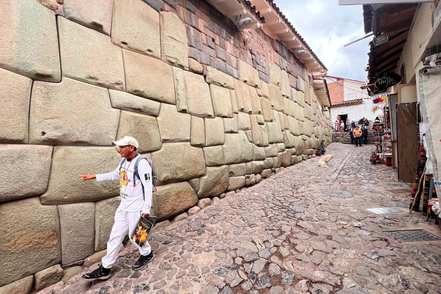 Cusco: Historic Walking Tour with Pisco Sour and Music Show - Plaza de Armas landmarks: Cathedral, Company of Jesus, and Qoricancha
