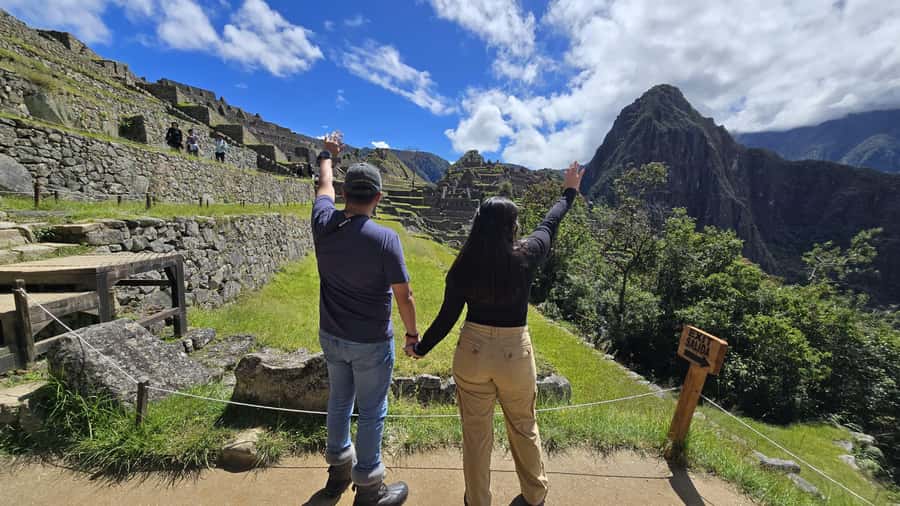 Cusco: Machu Picchu Day Trip with Train + Entrance ticket - Entering Machu Picchu with a certified local guide