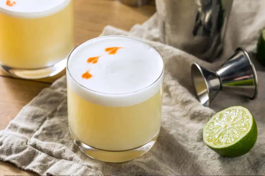 Cusco: Planetarium and Night Tour with Dinner and Pisco Sour - Dinner and the Lit Historic Center Walk: Pollo a la Brasa and Quiet Moments