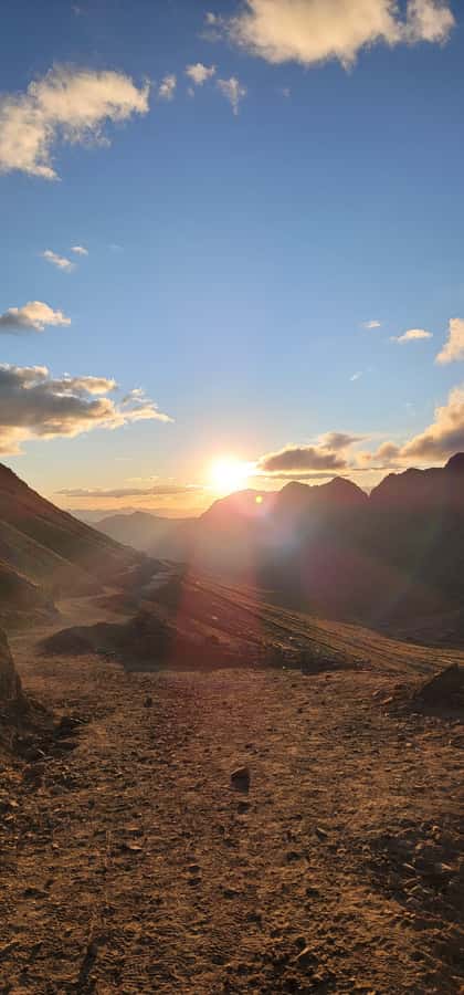 Cusco: Rainbow Mountain Tour at Sunset Without the Crowds - Your meal break up high: box lunch with serious views