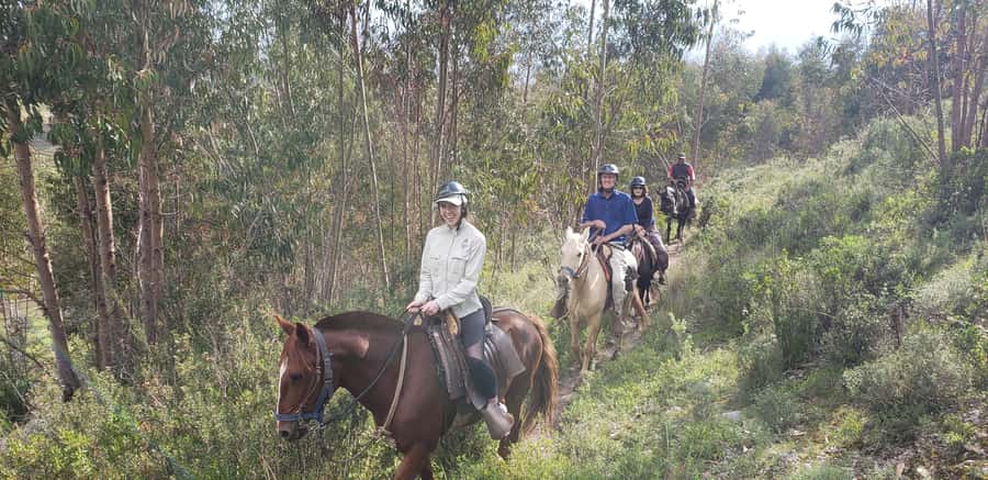 Cusco: Sacsayhuaman Guided Tour and 1-Hour Horseback Ride - Qenqo and the huaca lesson: mummification in a cave, explained simply