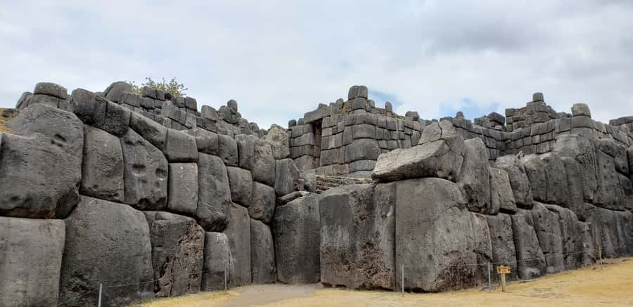 Cusco: Sacsayhuaman Guided Tour and 1-Hour Horseback Ride - Sacsayhuaman: Inca engineering, fast guided time, and the big “heart of the empire” feeling