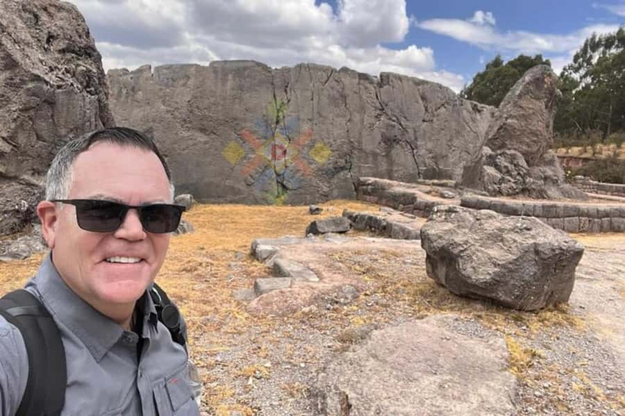 Cusco: Sacsayhuaman, Qenqo, Puca Pucara & Tambomachay Tour - Qenqo’s labyrinth: ceremonial altars you can actually picture