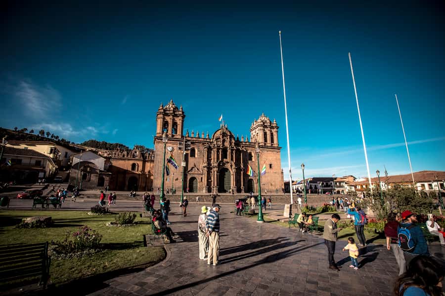 Cusco: Walking Tour Cusco - Start in Plaza de Armas, where Cusco’s story is already visible