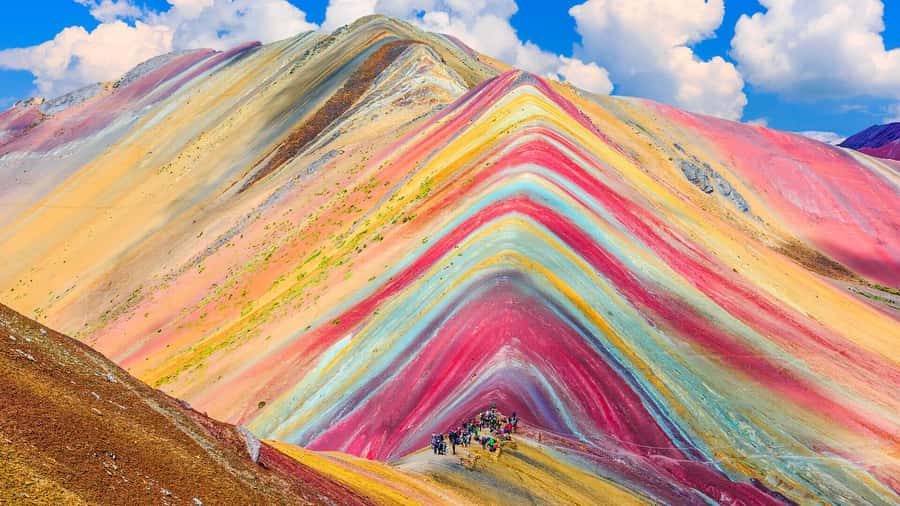 Day trip to Rainbow Mountain and Red Valley - The 7 Colors Mountain hike: what you’re actually walking toward