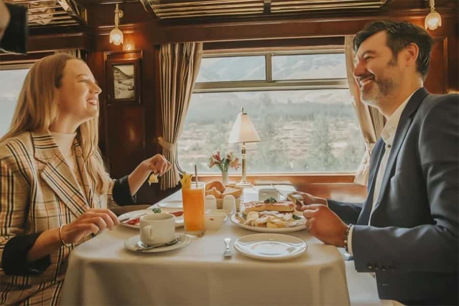 Excursion Cusco - Puno - Titicaca Observatory Train - Cultural show, live music, and the onboard rhythm