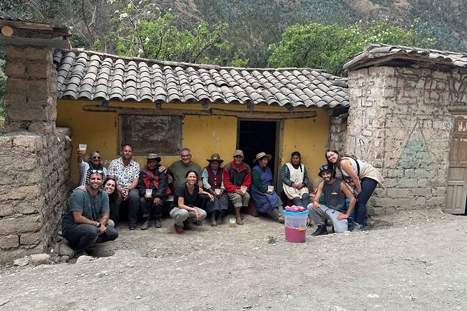 Food and Culture Full day Tour in the Sacred Valley - Huilloc Valley family visit: crafts, everyday life, and a festive lunch