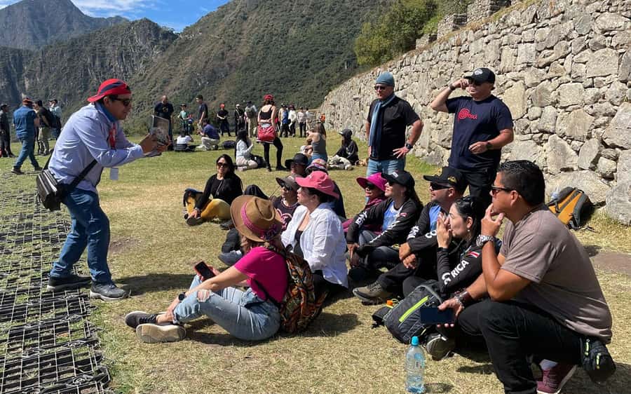 From Cusco: 1-day Machu Picchu Tour by Train - Riding to Aguas Calientes: Andes views with all the comforts