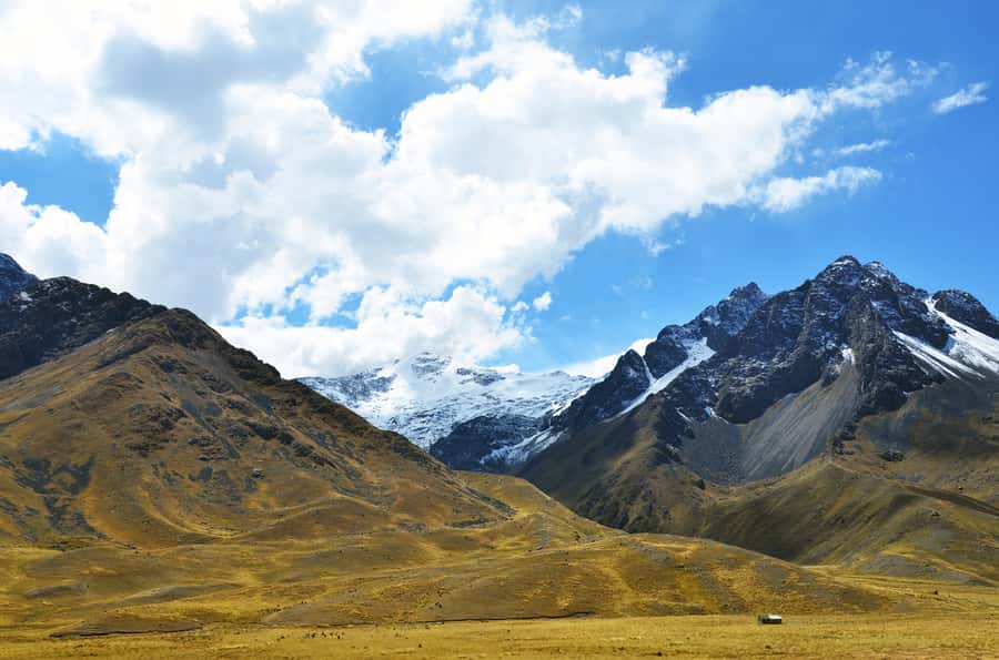 From Cusco: Full-Day Touristic Bus to Puno with Guided Tours - Andahuaylillas Church: the Sistine Chapel of the Andes, fast and focused