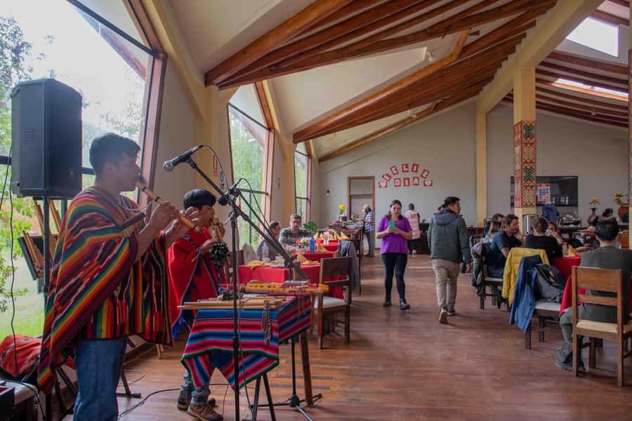 From Cusco: Sacred Valley & Maras Salt Mines Tour with Lunch - Guides and Bilingual Delivery: Why Names Like Liliana and Jorge Matter