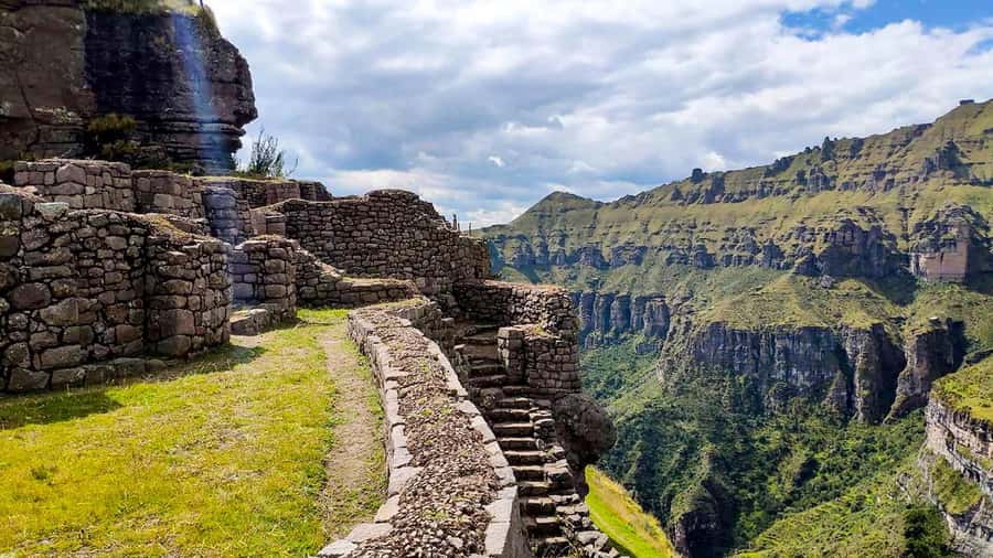 From Cusco: Waqrapukara day tour with meal - Cusco to Waqrapukara: a 12-hour day built around big views