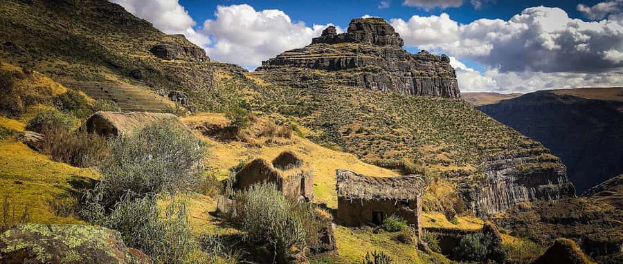 From Cusco: Waqrapukara Hike Full-Day Tour With Meals - From Cusco to Acomayo: a morning built around lagoons and altitude