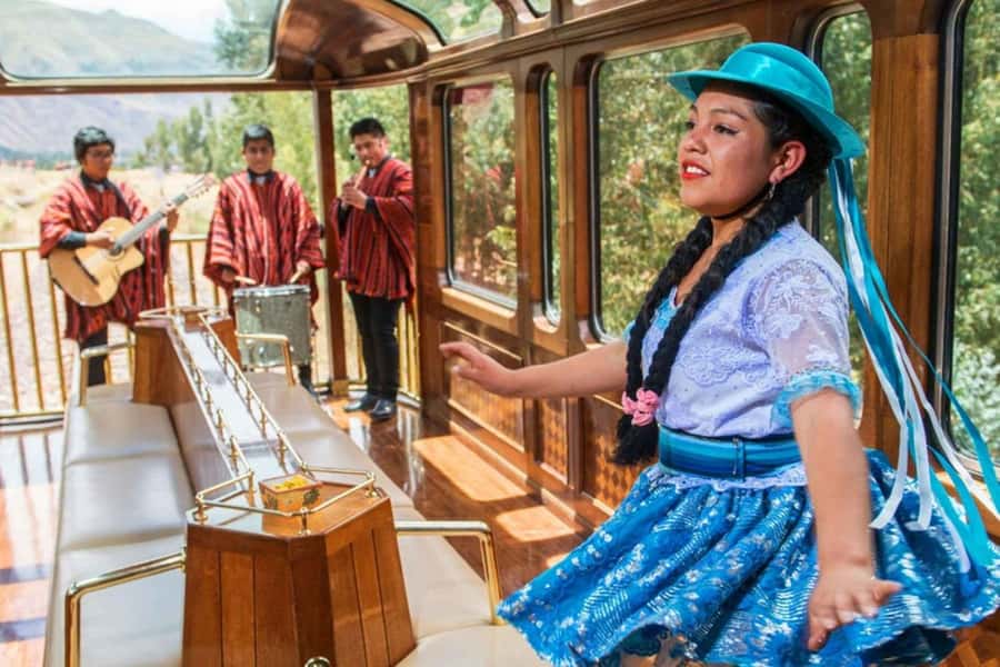 From Puno: Travel to Cusco in Titicaca Train All Inclusive - Live Music, Dancing, and Piso Sour Demonstration On Board