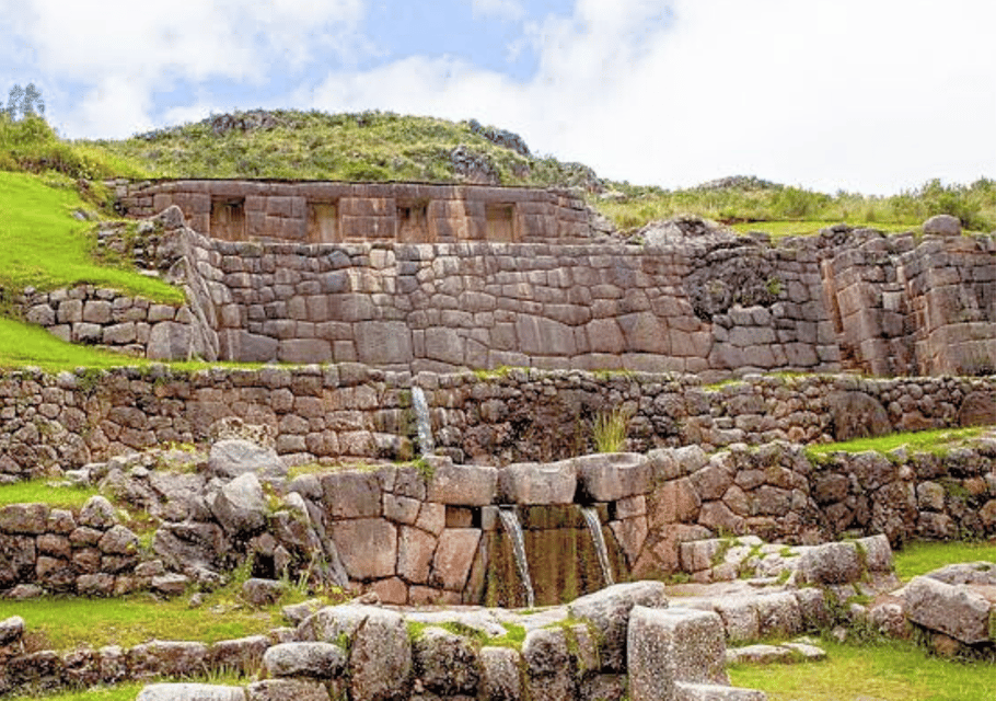 In Cusco: Saqsaywaman, Qenqo, Pukapukara, Tambomachay. - Puka Pukara: photo time and guided context on the outskirts