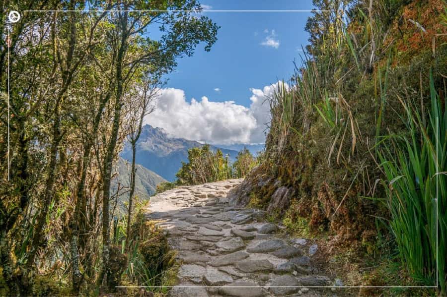 Inca Trail 2 days to Machu Picchu - Day 1: From Cusco to Chachabamba, Wiñayhuayna, and Inti Punku