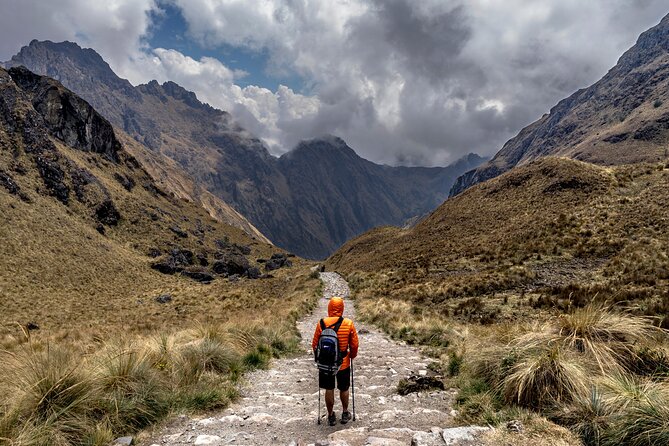 Inca Trail 4 Day Adventure to Machu Picchu with Panoramic Train - Puerta del Sol to Machu Picchu: a guided 2-hour citadel day
