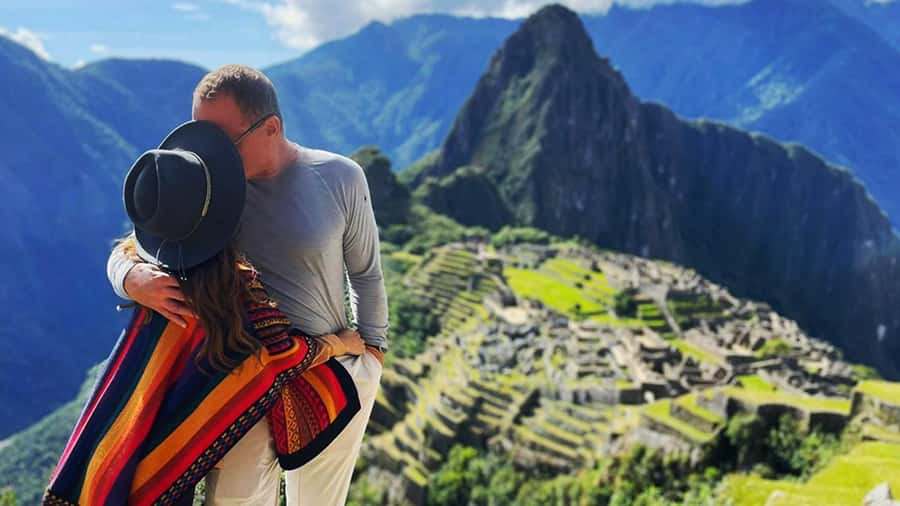 Machu Picchu: 1-day tour by Vistadome Observatory train - Aguas Calientes: your in-between base before the gate
