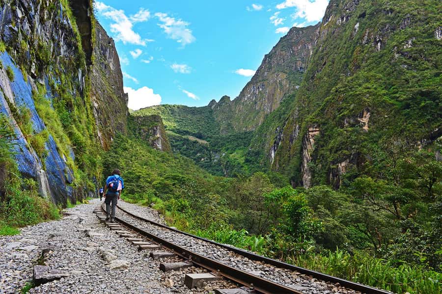 Machu Picchu 2 Days / 1 Night (By Bus) - Day 1 from Cusco to Aguas Calientes: the climb-start and the climate changes