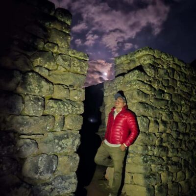 Machu Picchu: historical and photographic guided tour - Entering the Citadel: Tickets, Passport, and First Impressions