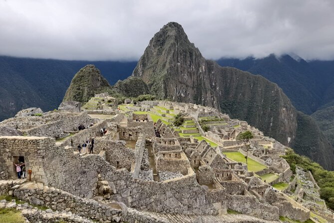 Machu Picchu Private Archaeological and Historical Guided Tour - What you’ll see on the walk: temples, altars, and everyday engineering