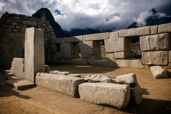 Machu Picchu Private Archaeological and Historical Guided Tour - Fog, viewpoint timing, and the photo help that makes the day feel easier