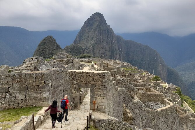 Machu Picchu Private Archaeological and Historical Guided Tour - Huayna Picchu views and the return to Aguas Calientes