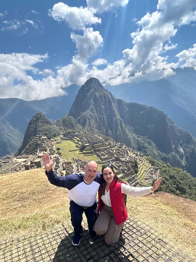 Machu Picchu: Private Tour Guide Service for up to 15 people - A private guide that keeps your Machu Picchu day on rails