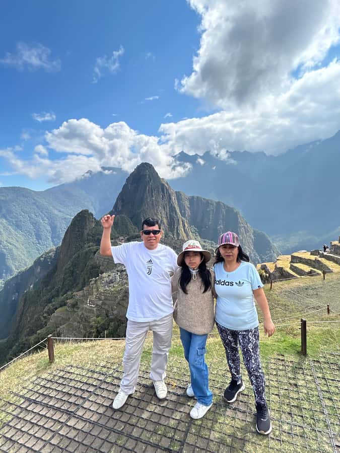 Machu Picchu: Private Tour Guide Service for up to 15 people - About your guided time: 150 minutes to 3 hours