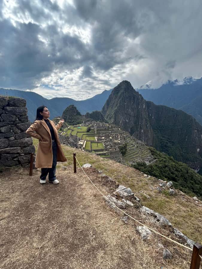Machu Picchu: Private Tour Guide Service for up to 15 people - Languages and pace: private group for up to 15