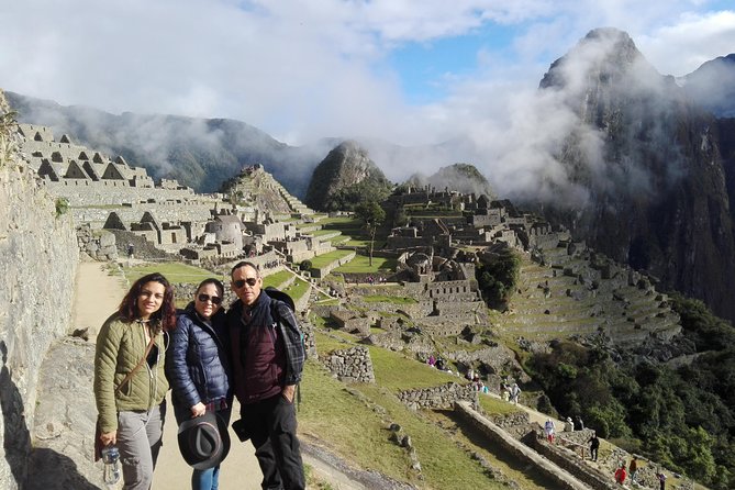 Machupicchu Guide Service - Meeting point at Aguas Calientes: where your guide should find you