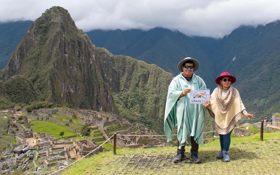 Machupicchu tour by tourist train in 2 days - Cusco Pickup at 9:00 and the Ollantaytambo to Aguas Calientes Train Day